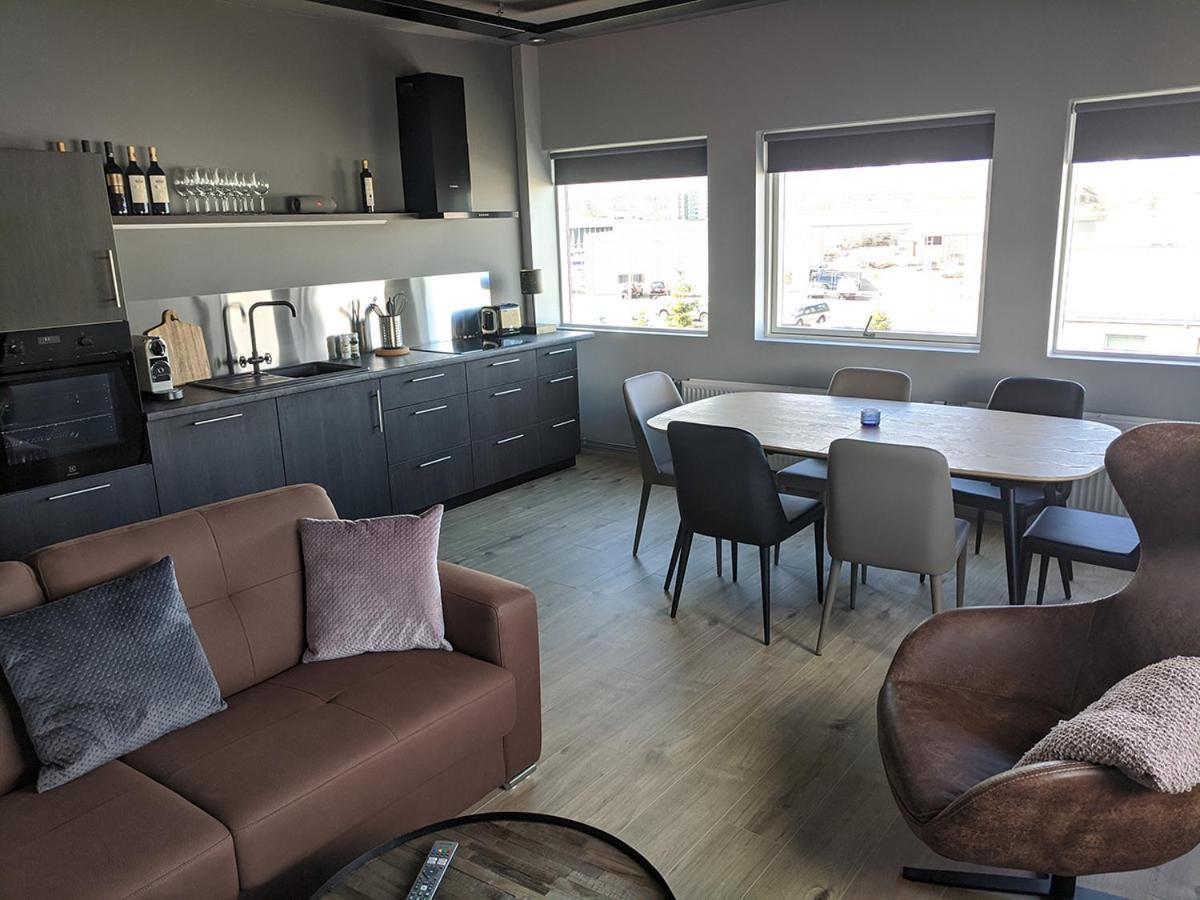 Boutique By The Harbour - Apartments 207 Акурейри Екстериор снимка